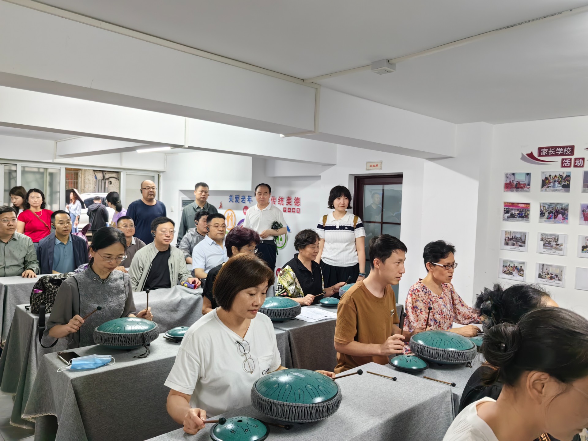 1748570959712849.jpg 走访社区.jpg