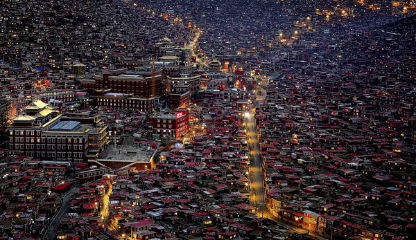 蒋丽明《色达夜色》-2016瑞士NCC国际摄影大赛FIAP金牌