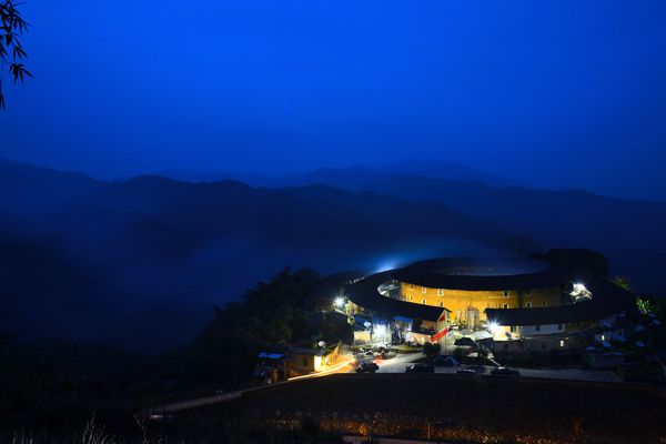谢伟《土楼夜色》-上邦国际摄影俱乐部联赛三等奖